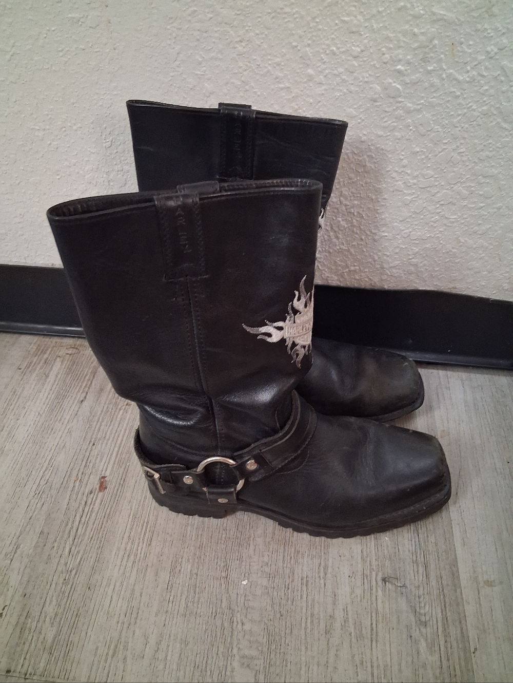 Black Leather Harness Motorcycle Boots with Embossed Star Detail - Picture 3 of 7
